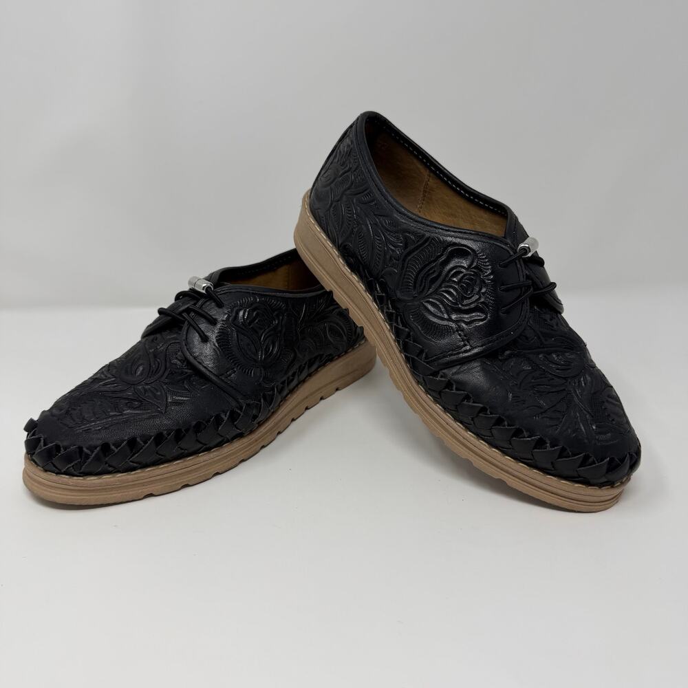 Artesanias Camila Black Leather Floral Oxfords 7.5